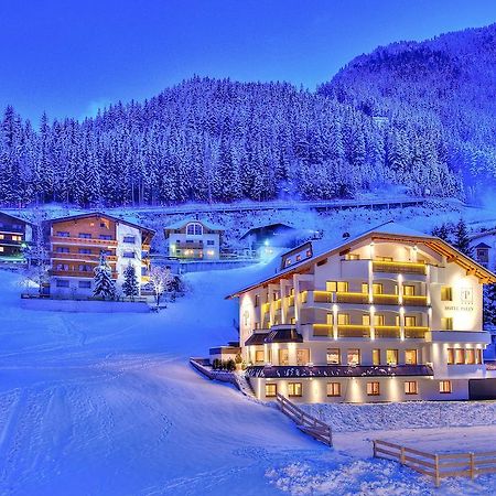 Hotel Palin อิสชเกิล ภายนอก รูปภาพ