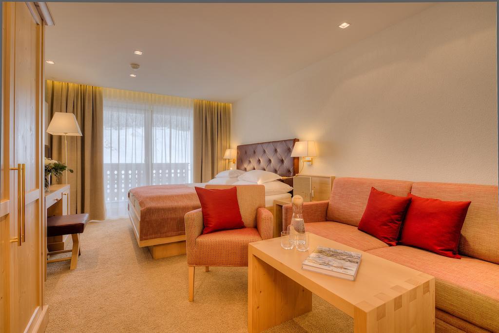 Hotel Palin อิสชเกิล ภายนอก รูปภาพ