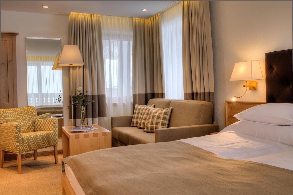 Hotel Palin อิสชเกิล ภายนอก รูปภาพ