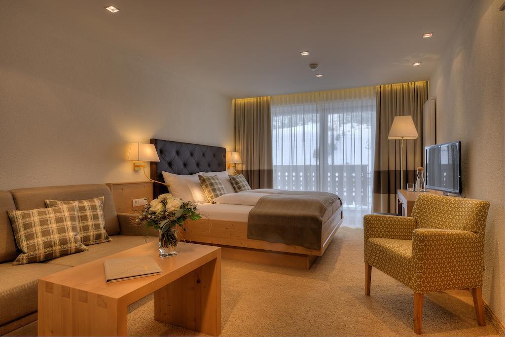 Hotel Palin อิสชเกิล ภายนอก รูปภาพ